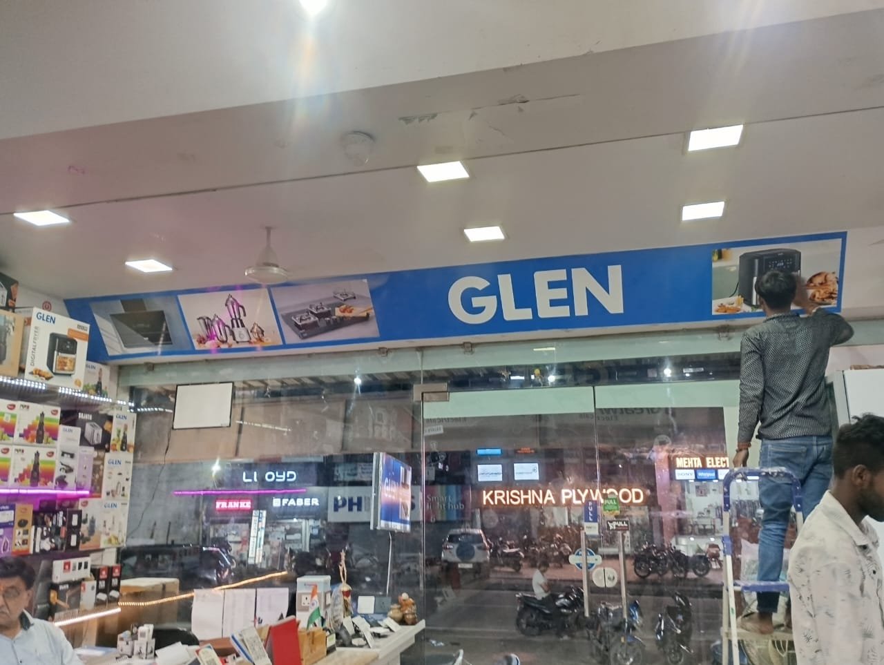 GLEN Kitchen Appliances Showroom Board